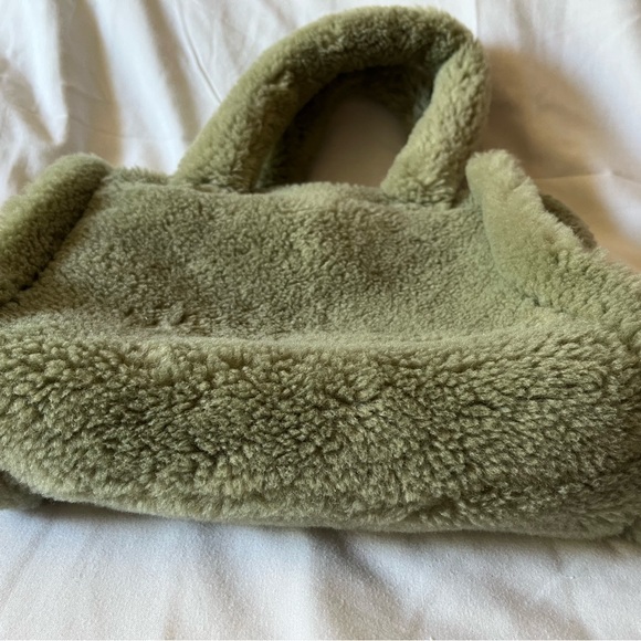 BNWT Stand Studio Green Faux Fur Tote Bag - Picture 2 of 6